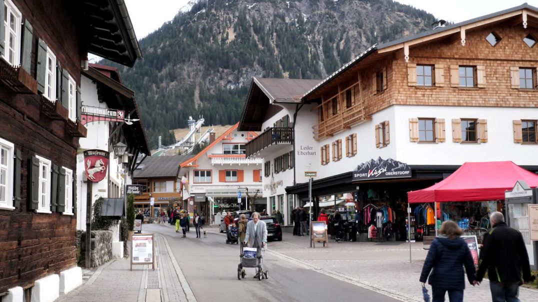 Flugshow in den Alpen